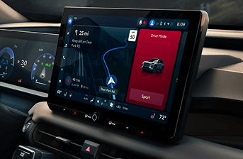 L'écran média tactile de 12,9'' intègre un système multimédia de nouvelle génération avec interface entièrement personnalisable. Organisez vos widgets selon vos besoins et accédez instantanément à vos fonctions favorites. Navigation, musique, climatisation : tout se contrôle avec fluidité et simplicité.